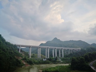 817832