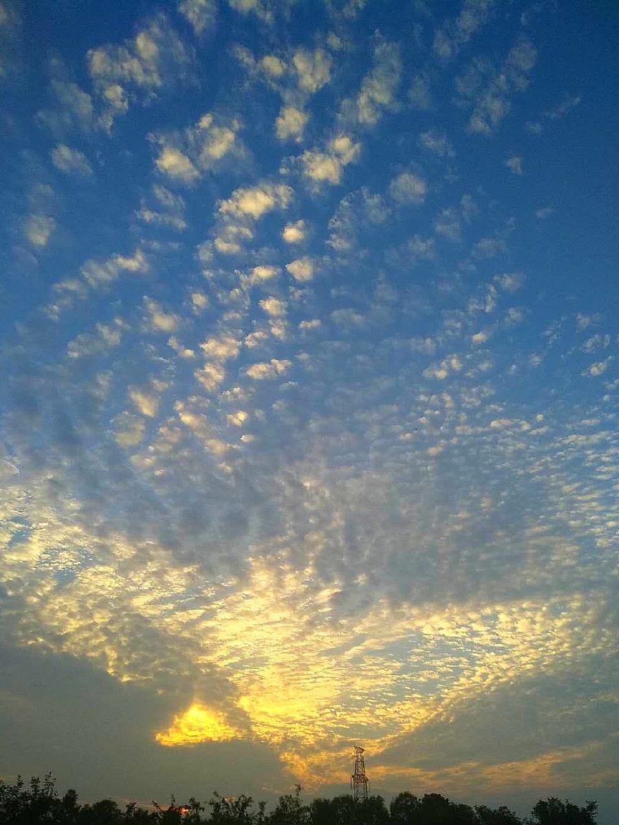 天空为画布,云彩是画师.