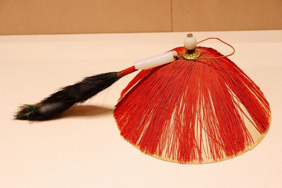 清代官帽蟒袍朝珠及凤冠