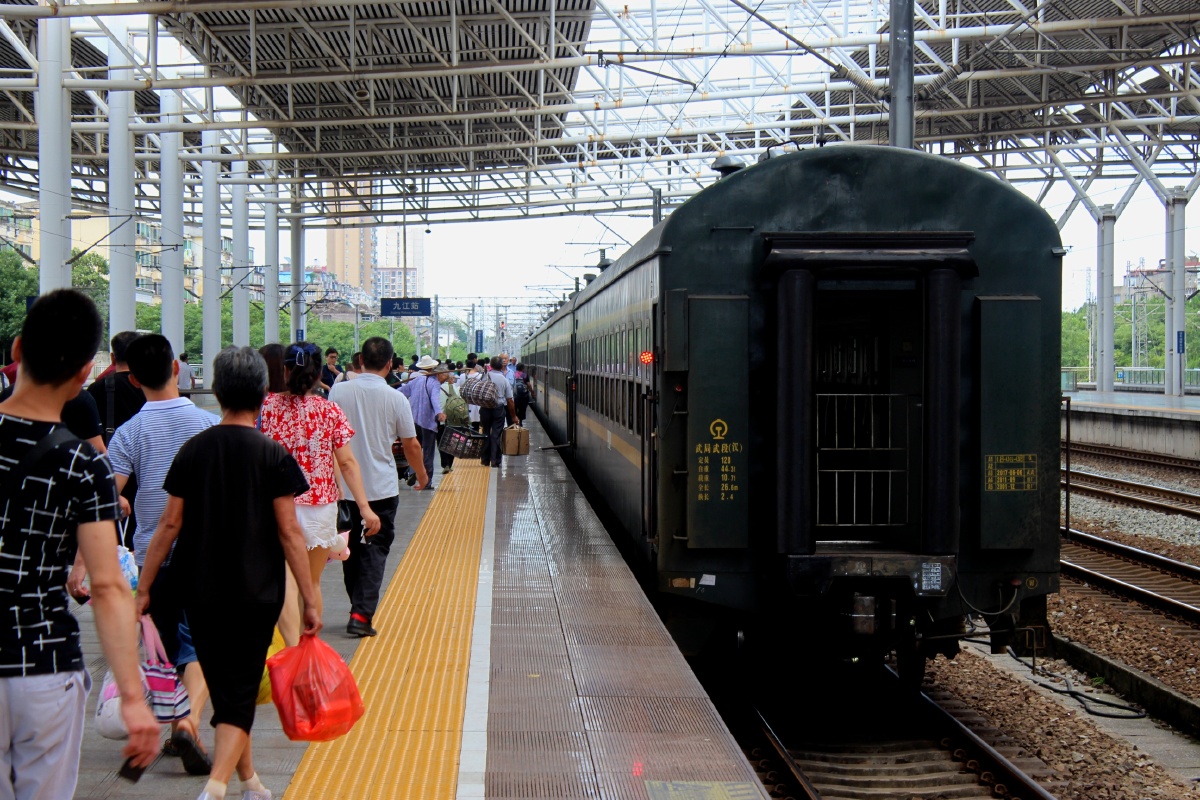九江站 6026次 绿皮车