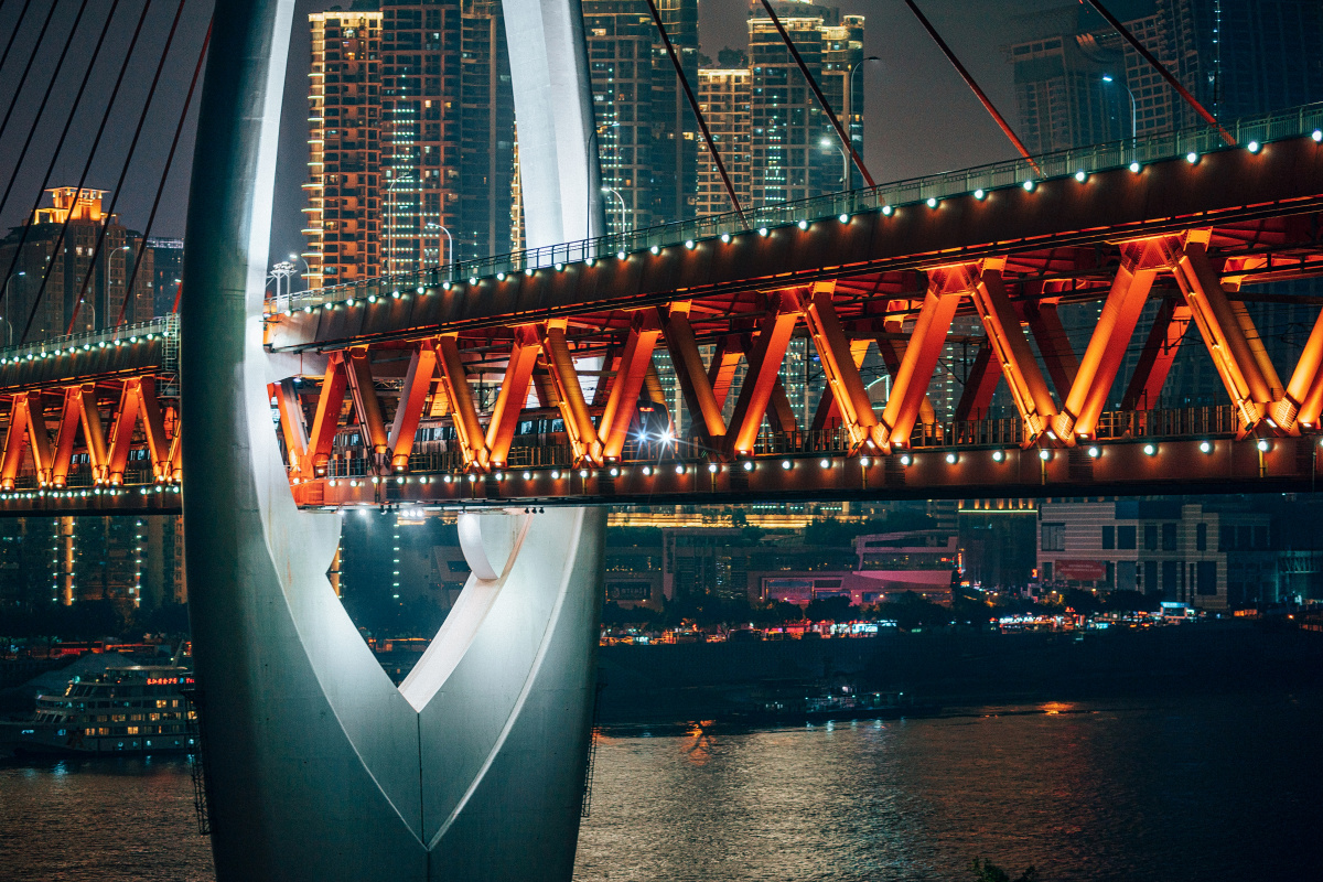 夜色下的重庆轻轨