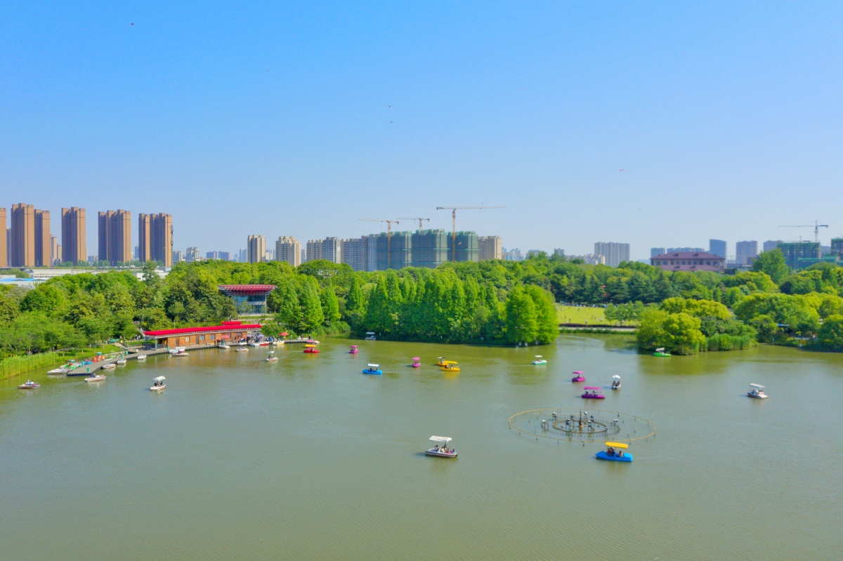 五一假期的青枫公园