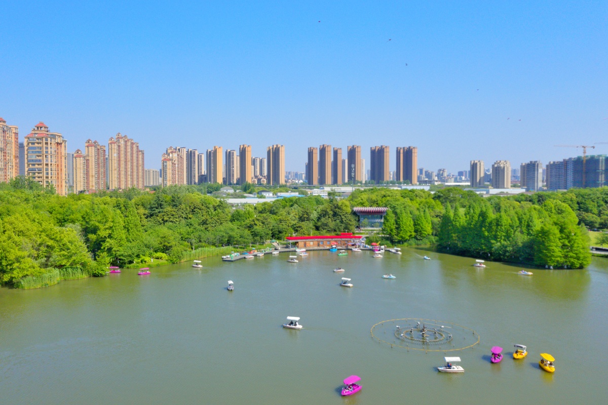 五一假期的青枫公园