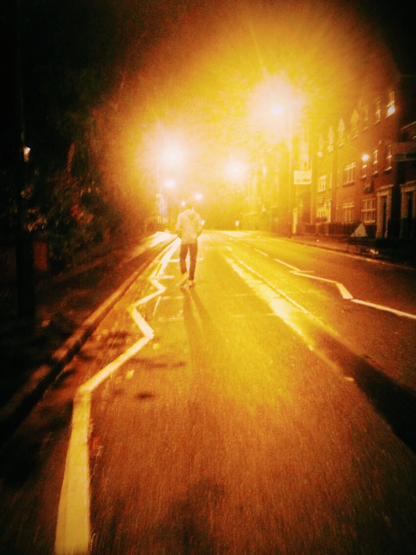 楼主的背影,摄于一个寒冷夜晚的早上两点半