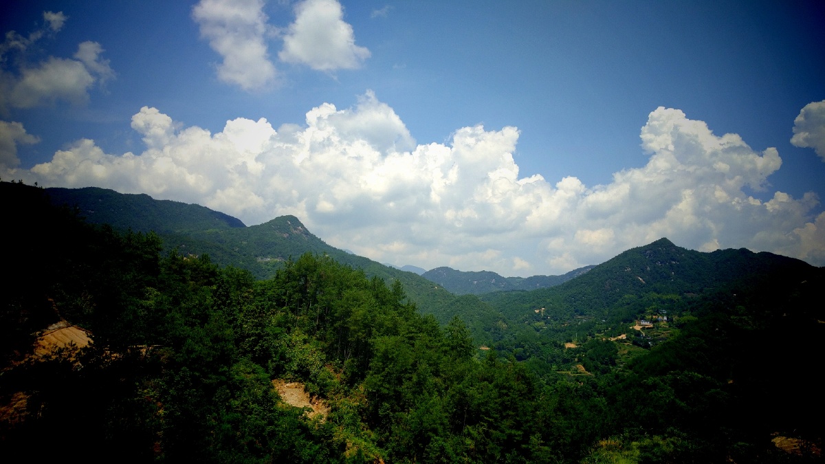 大别山老区县岳西风光手机拍
