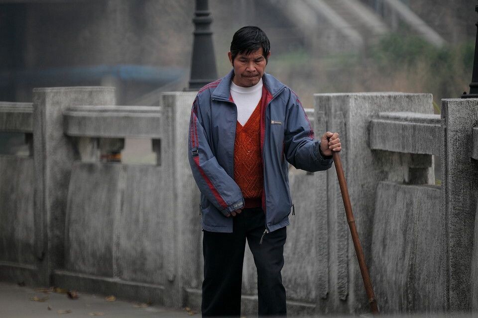 老人...<br />
憂鬱的老人...