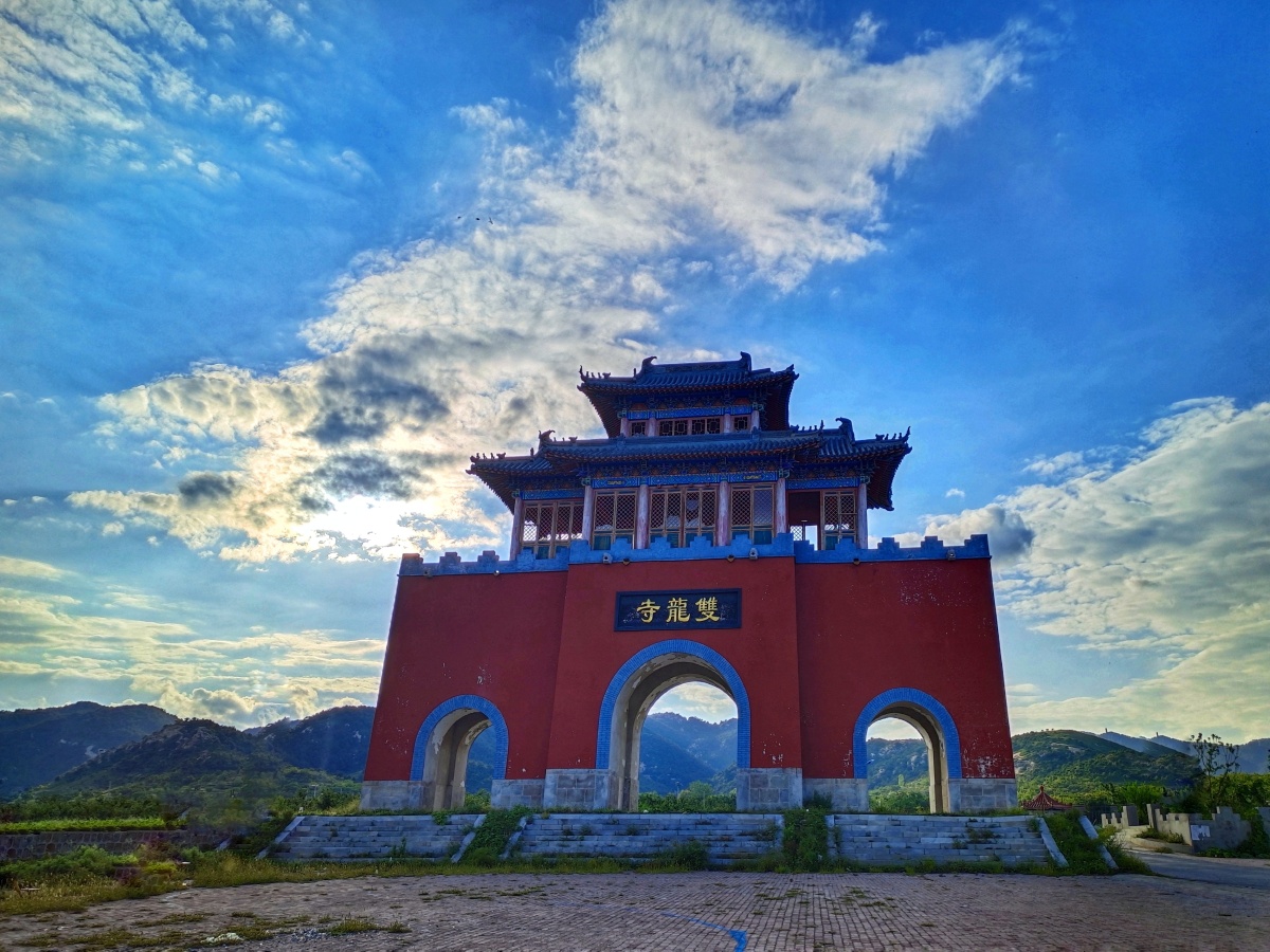 观音上洞洞口所镶石匾记载观音洞双龙寺始建于唐初兴于武后年间据史料