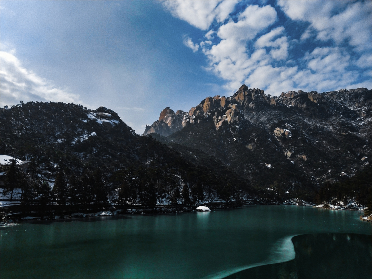 炼丹湖雪景 安徽天柱山