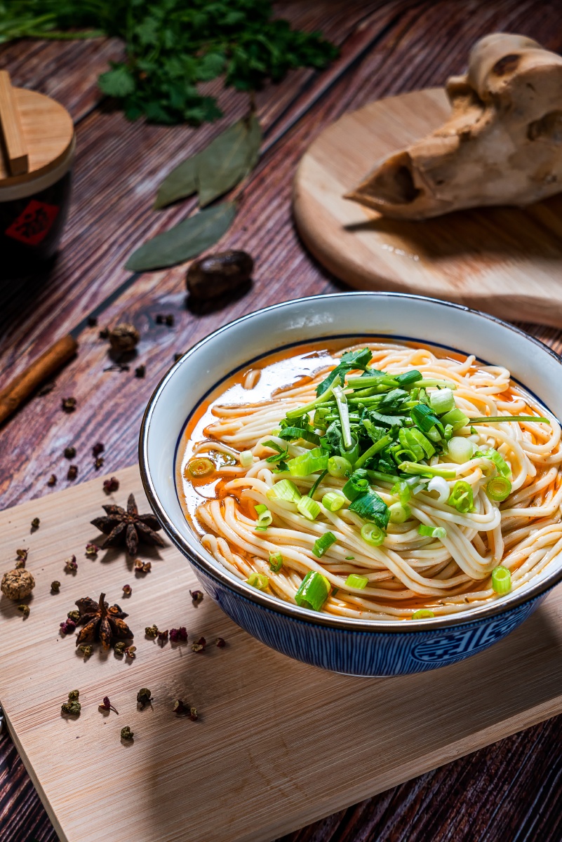 一组重庆小面肥肠牛肉豌炸骨汤应有尽有