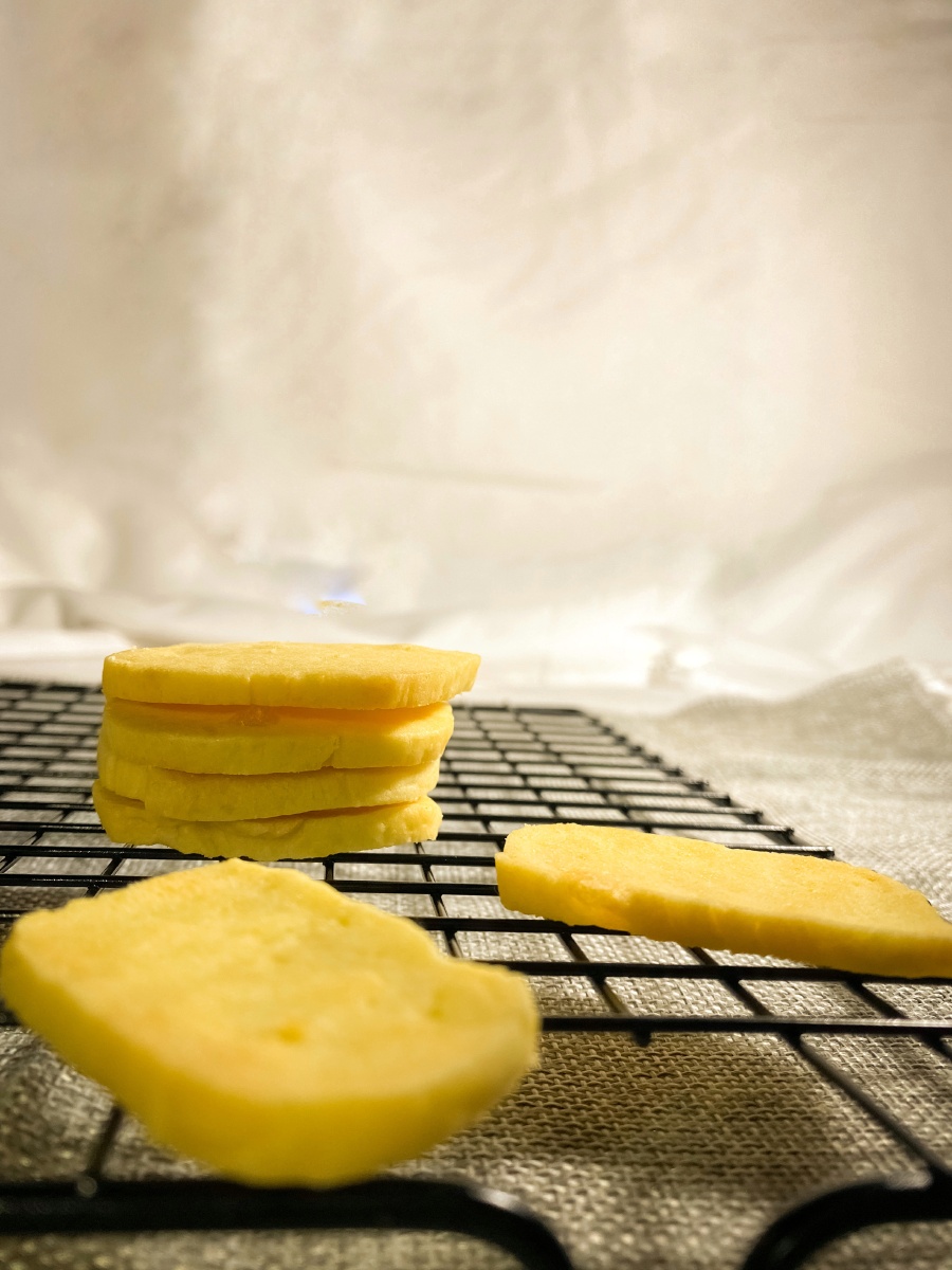 静物摄影:咸香芝士饼干