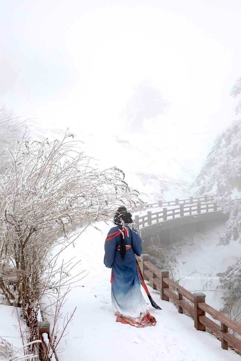 百里荒汉服雪景