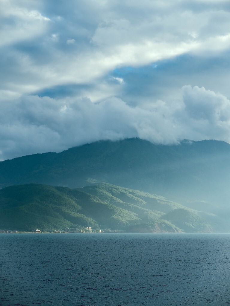 泸沽湖畔
