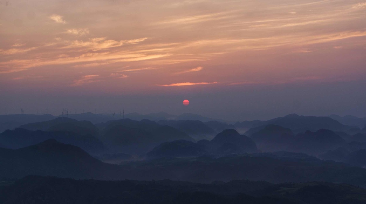很美的日落没有拍到,没有看到日落,起早看看日出也很好,破晓那一刻