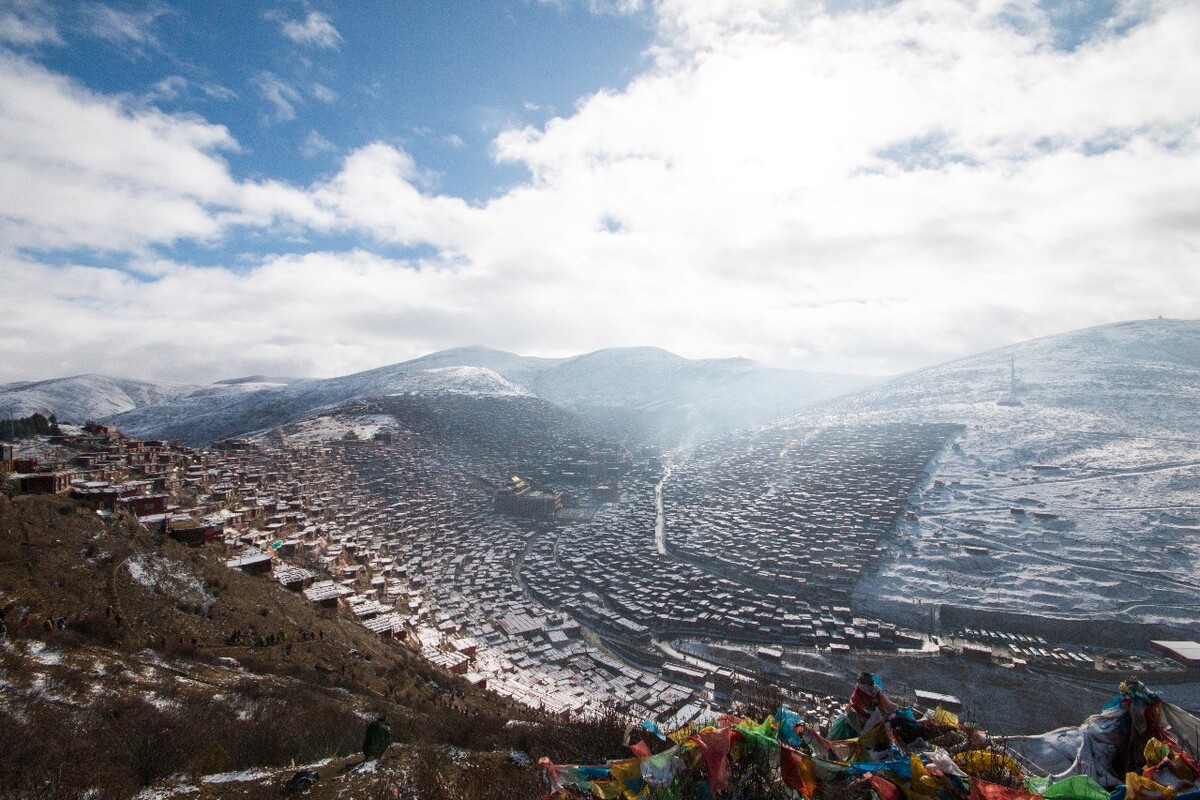 色达雪景——早上才去时雾比较大，还有雪