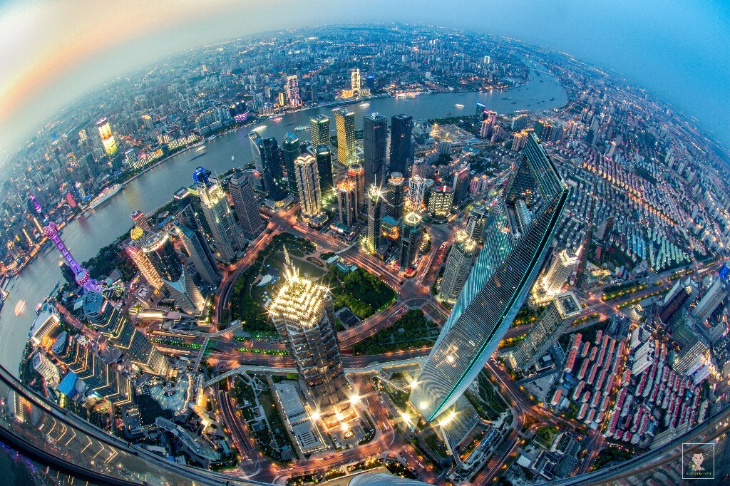 繁华得城市，现代化得建筑。上海来一次我还会再去一次