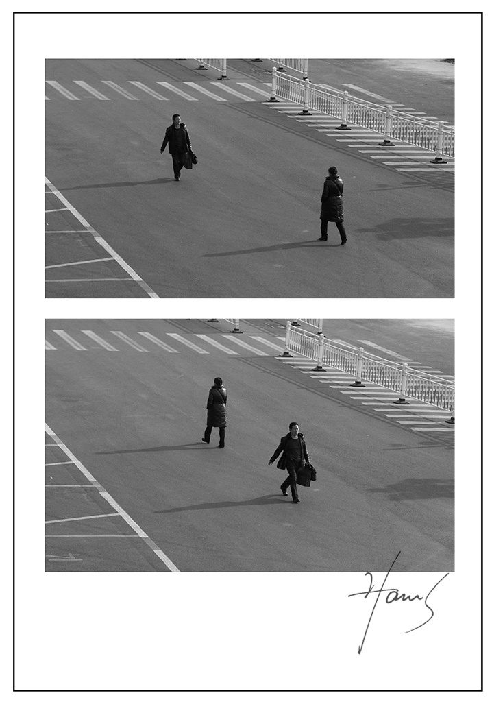 这副照片叫《错过》,在机场的时候看到这幅画面,拿着定焦头隔着千米的