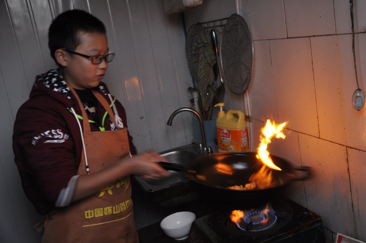 爸爸说,做饭也是一门技术,等汪洋长大了可以去大城市当厨师.