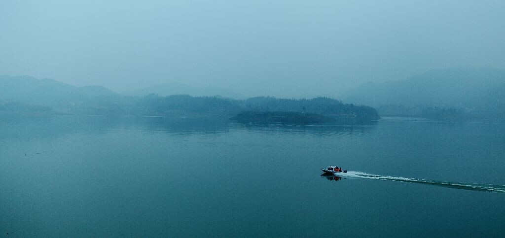 河南信阳湖色