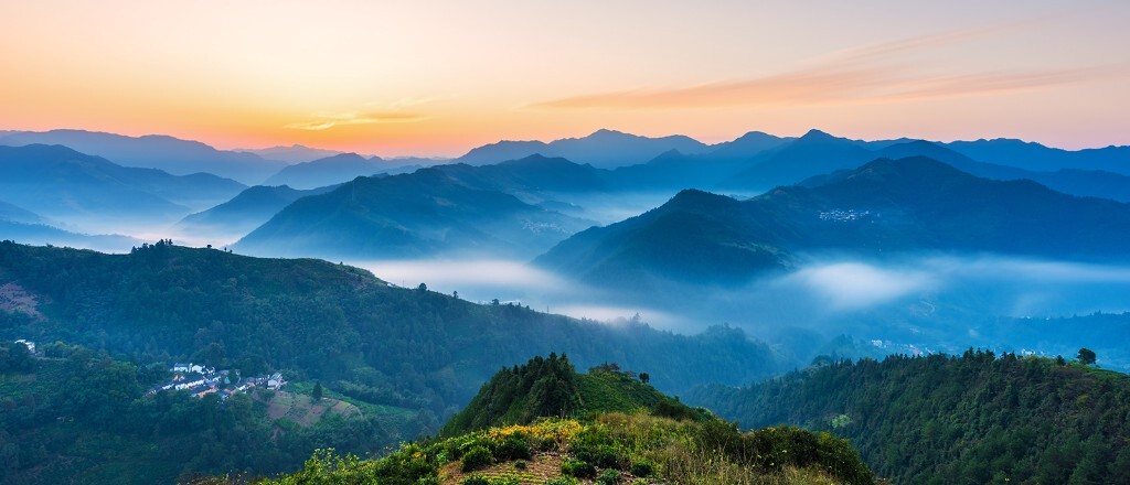 十月 又回了黄山 在老妈的陪伴下自驾走了黄山三区四县的一些风光拍摄点 这张照片我至今不知道拍摄点的名字 感谢张巨武老师带我爬山拍摄。