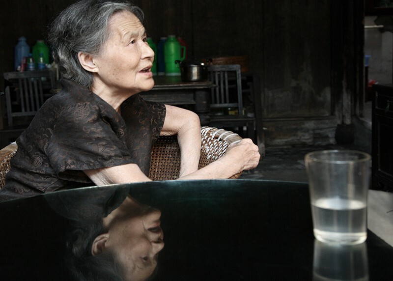阿婆对我说:她出生在这幢老宅里,平平淡淡走过了自已的人生.