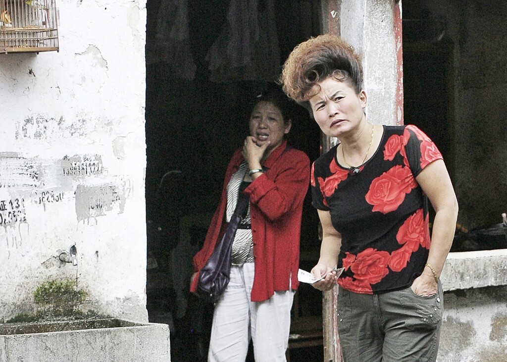 阿姨烫了一个时髦的发型         2008年7月摄于西中市