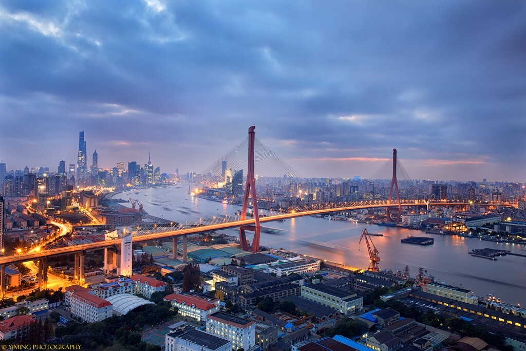 迷情杨浦<br />
到了冬天,上海好天气真的太少,这个机位去了三次,这算浓见度最好的一次啦!能拍就成,感激!