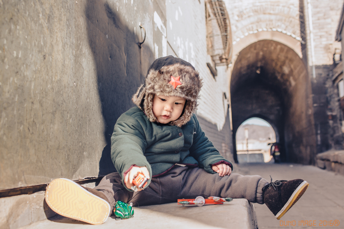 走到一个街角,就仿佛看到小时候的自己