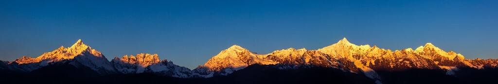 拼接的梅里全景