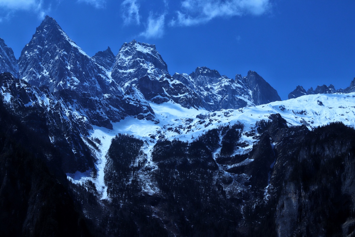 香格里拉格宗雪山