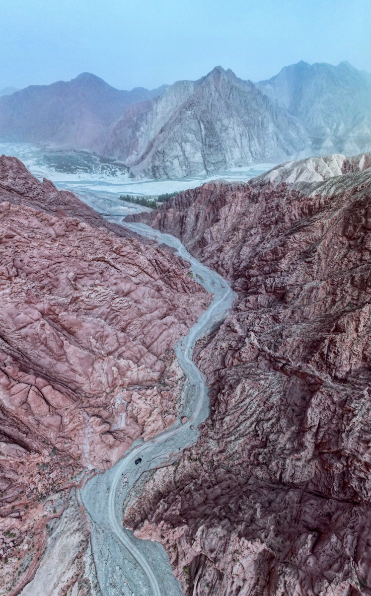 南疆喀什奥依塔克红山峡谷