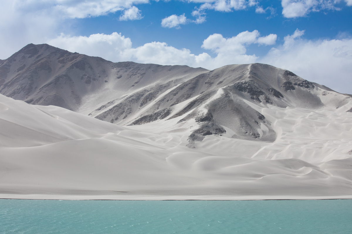 南疆白沙湖白沙山