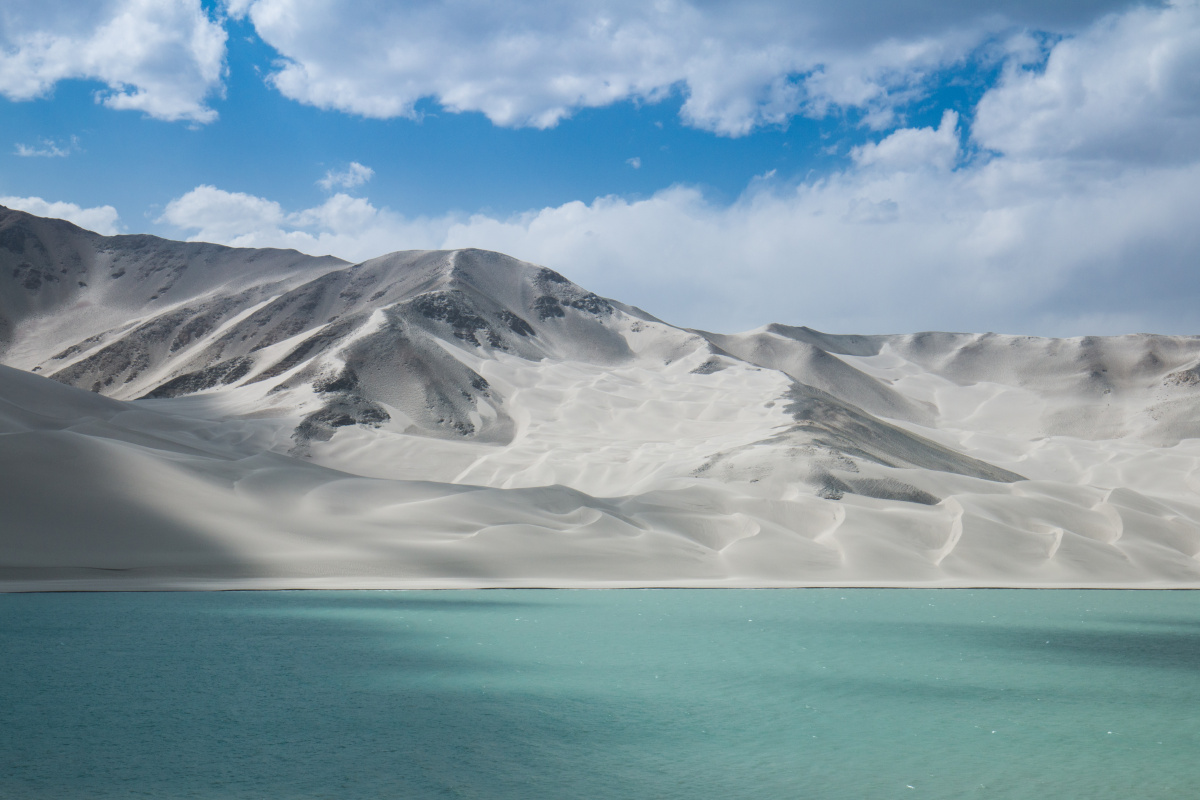 南疆白沙湖白沙山