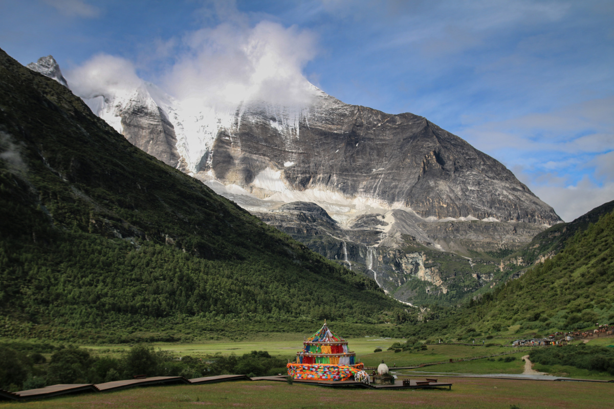 亚丁央迈勇夏诺多吉
