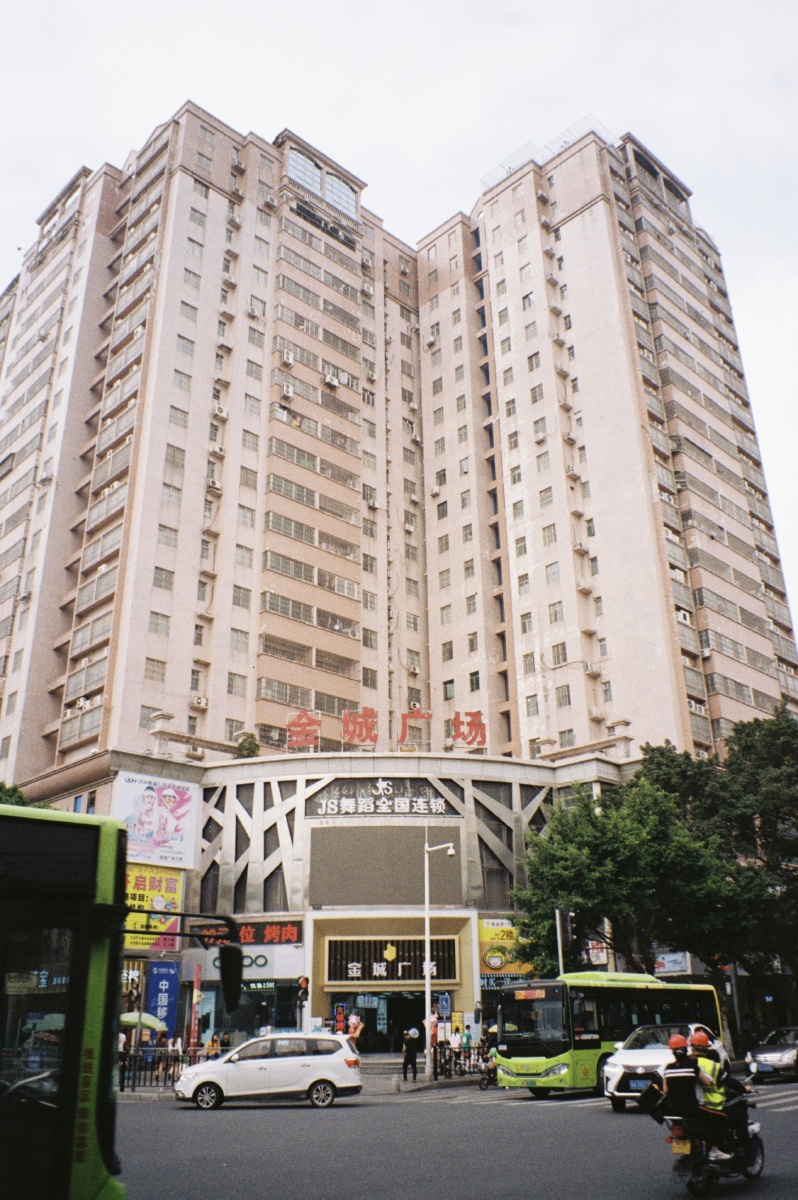 胶卷拍摄充满80年代的广州花都区社会的发展建设太快一代人的回忆只能