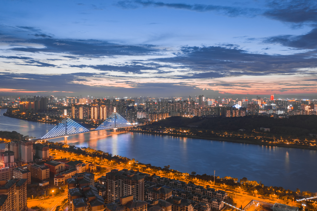夏夜的南宁五象大桥