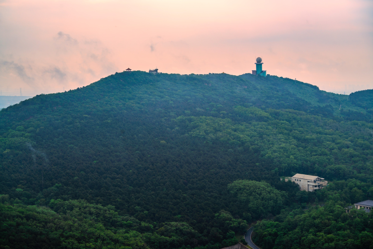 辉山风景区位于沈阳市东北部,距离市中心17公里,辉山系长白山的一个