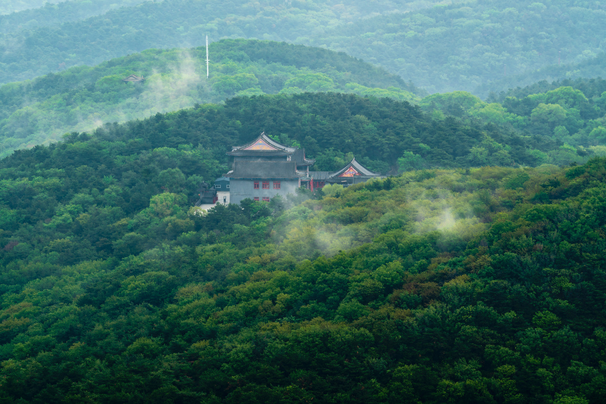 辉山风景区位于沈阳市东北部,距离市中心17公里,辉山系长白山的一个