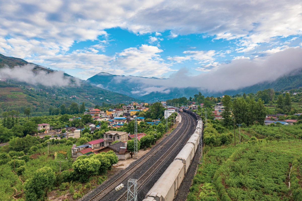 西昌新凉火车站风光 - 石耀臣syc - 图虫