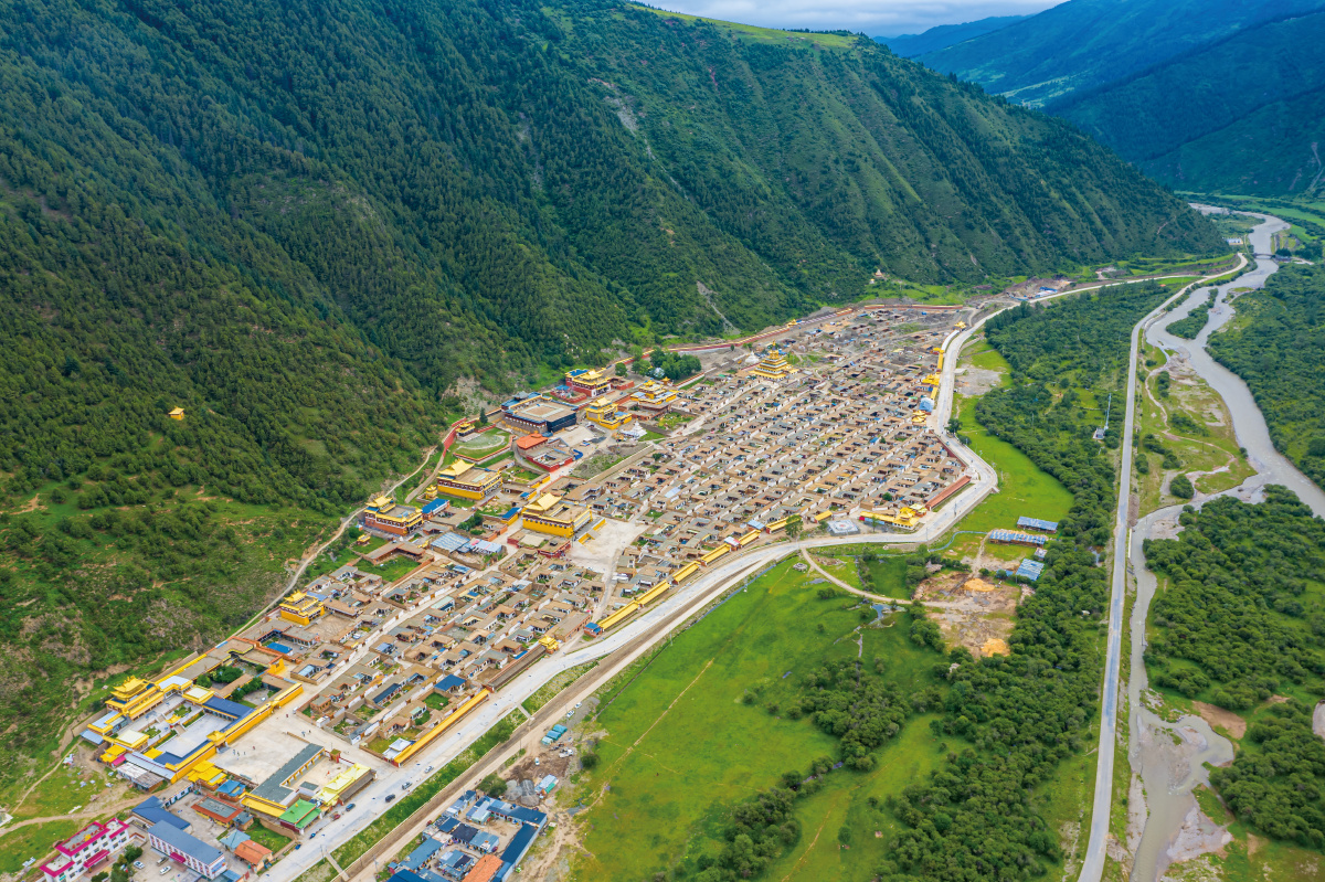 航拍卓尼贡巴寺