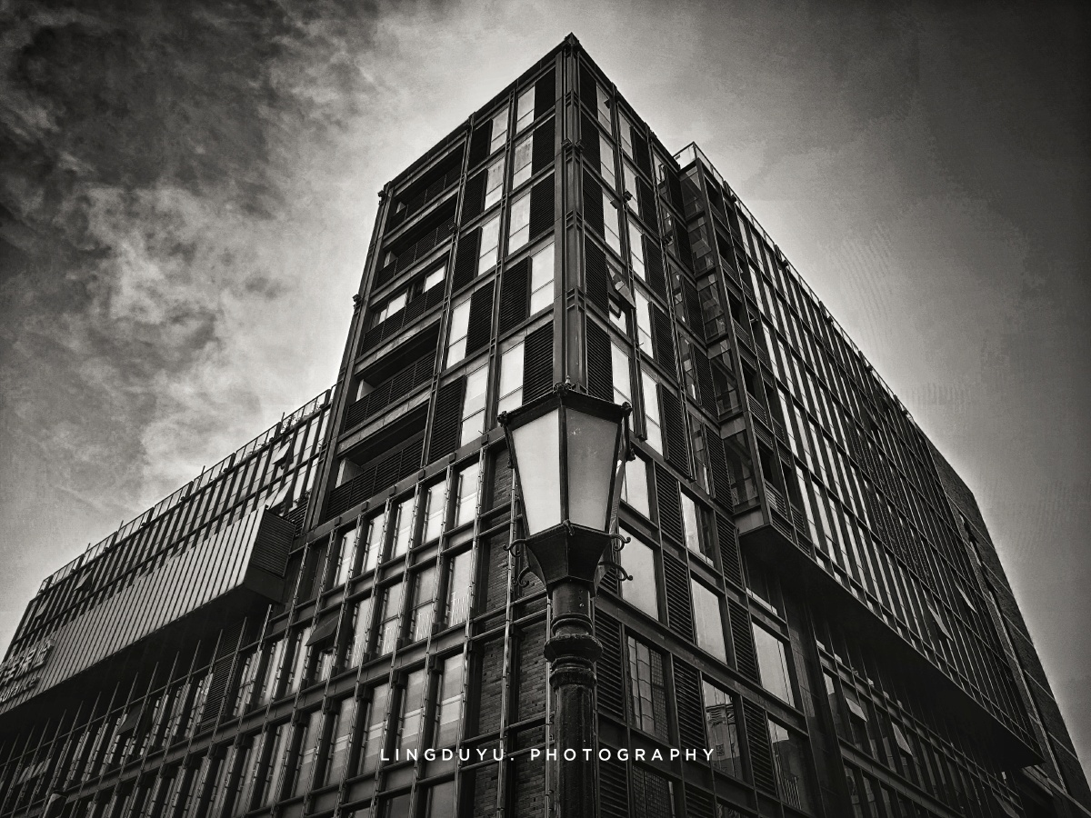 如山间清爽的风,如小城温暖的光…