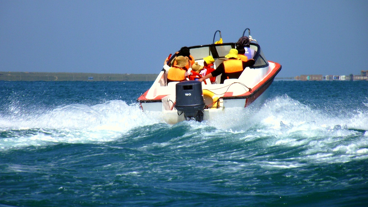 到中流击水浪遏飞舟
