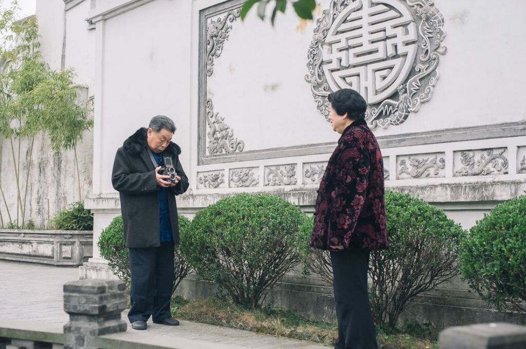 第三章 雕刻时光<br />
<br />
在菲林上 雕刻下属于彼此的时光 在记忆中显影 你愉悦的模样 <br />