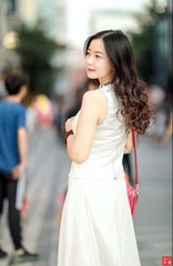 走进楚河汉街的美女
