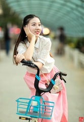 走进楚河汉街的美女