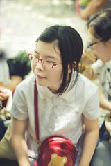 人像。三妹。