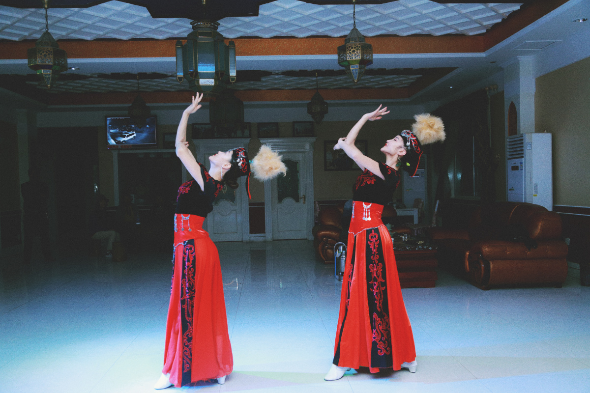 阿克塞哈萨克族的民族舞蹈,美!