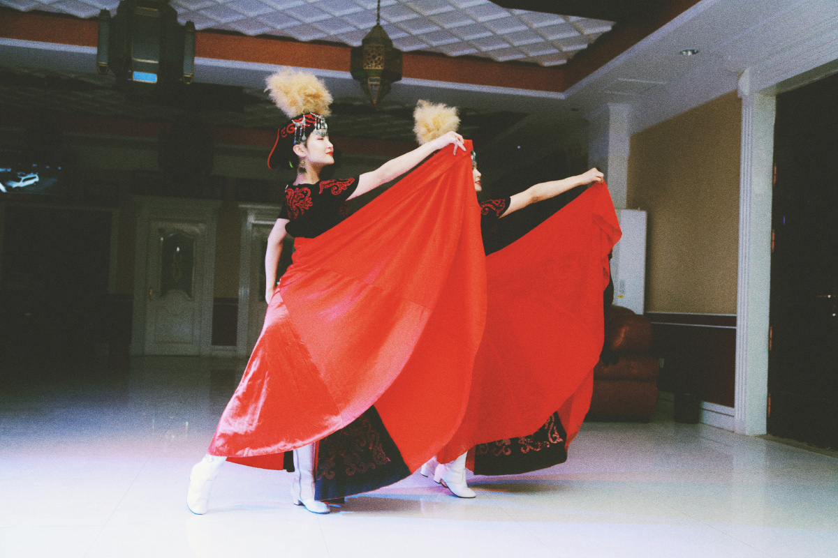 阿克塞哈萨克族的民族舞蹈,美!