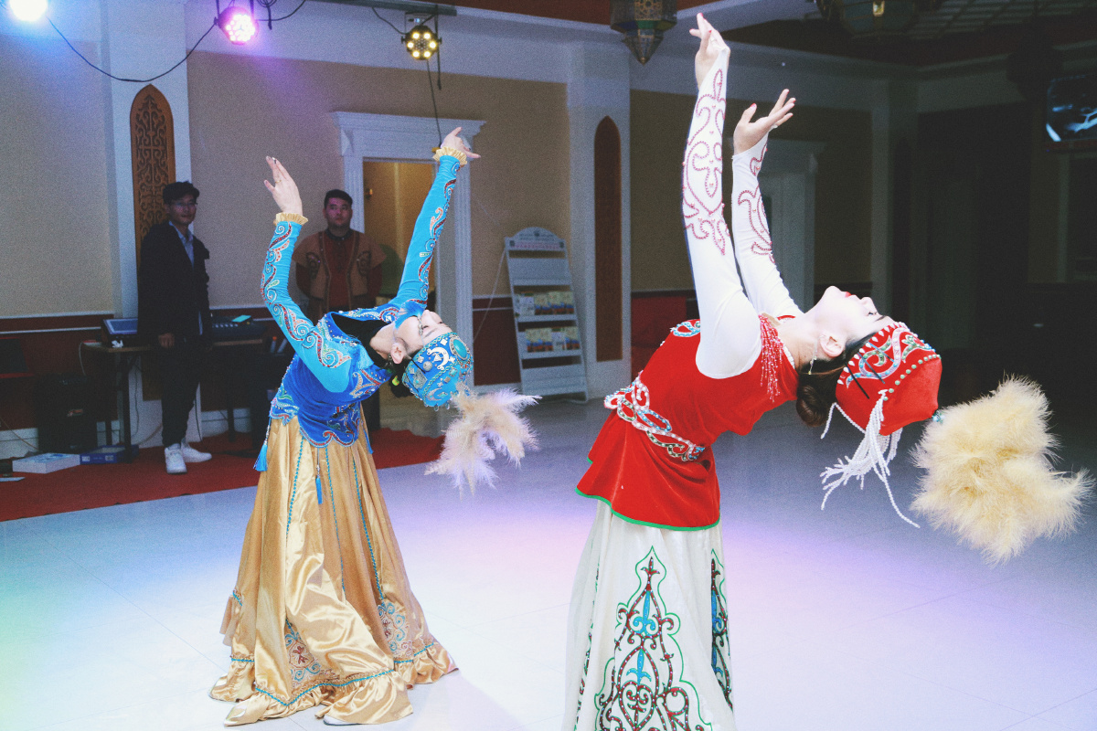 阿克塞哈萨克族的民族舞蹈,美!