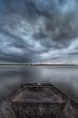 骤雨前夕