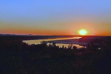 黄河夕阳红